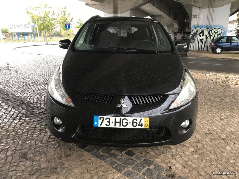 Mitsubishi Grandis • 2009 • 200,000 km 1