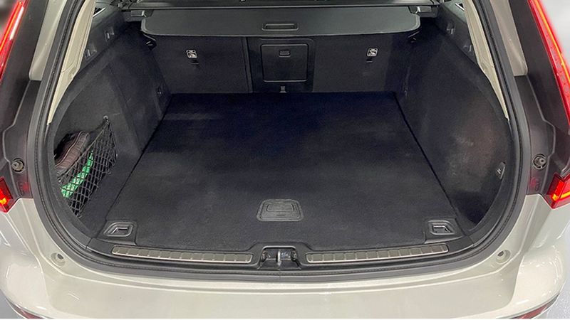 Volvo V60 • 2021 • 40,725 km 13