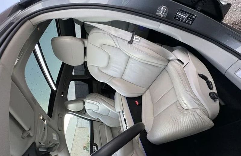 Volvo XC60 • 2020 • 74,000 km 6