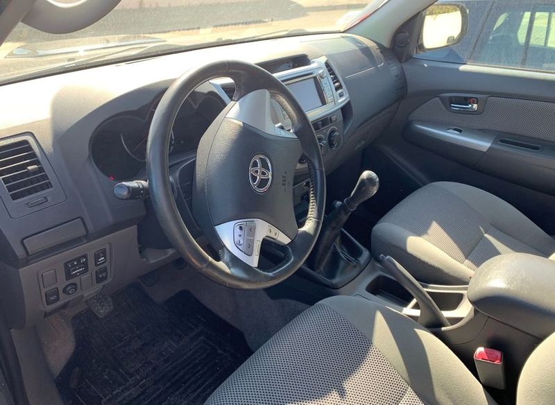 Toyota Hilux • 2012 • 102,000 km 3