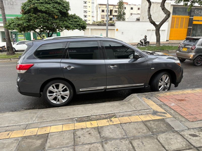 Nissan Pathfinder • 2016 • 60,000 km 5