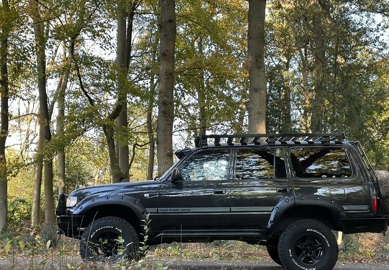 Toyota Land Cruiser • 1990 • 276,000 km 3