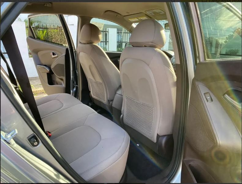 Hyundai Santa Fe • 2015 • 110,000 km 4