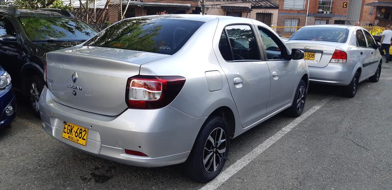 Renault Logan • 2018 • 21,704 km 2