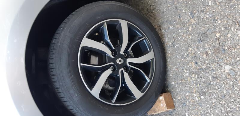 Renault Logan • 2018 • 21,704 km 9