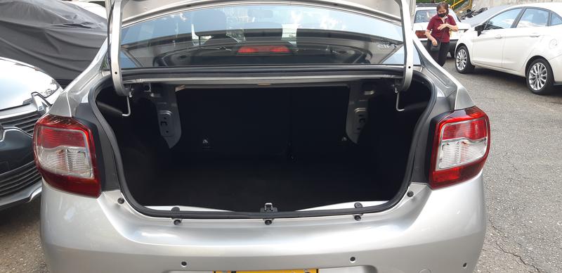 Renault Logan • 2018 • 21,704 km 3