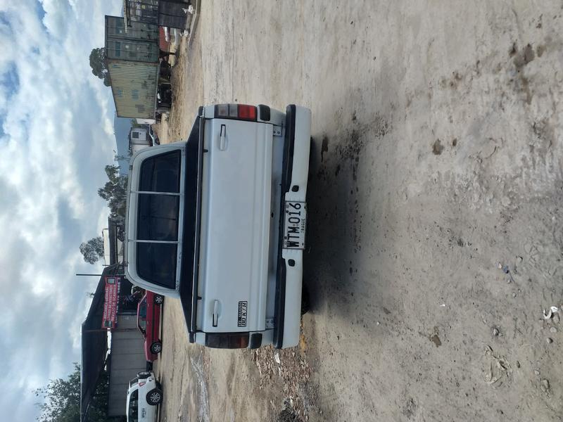 Chevrolet Luv • 2004 • 102,000 km 8