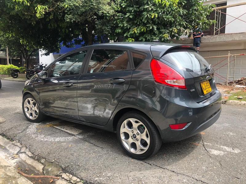 Ford Fiesta • 2011 • 75,000 km 6
