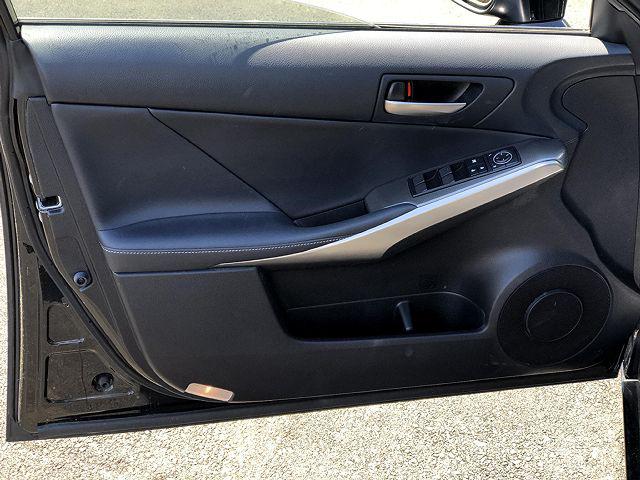 Lexus CT • 2018 • 29,983 km 16