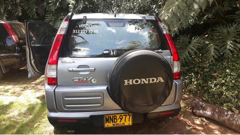 Honda CR-V • 2005 • 172,000 km 4