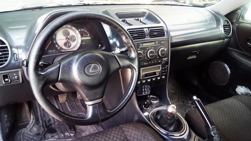 Lexus IS • 2003 • 245,000 km 3