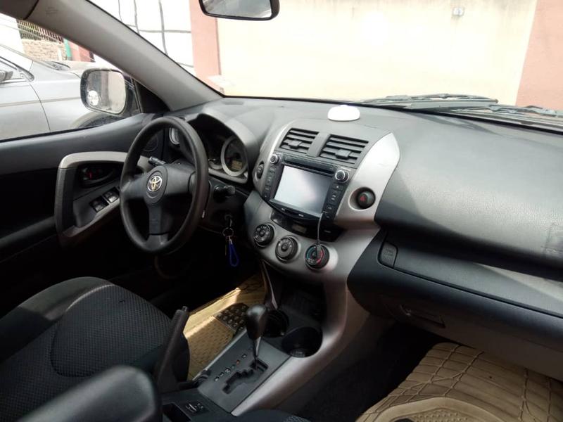 Toyota RAV4 • 2008 • 32,000 km 3