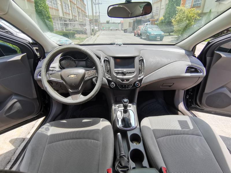 Chevrolet Cruze • 2017 • 12,100 km 3