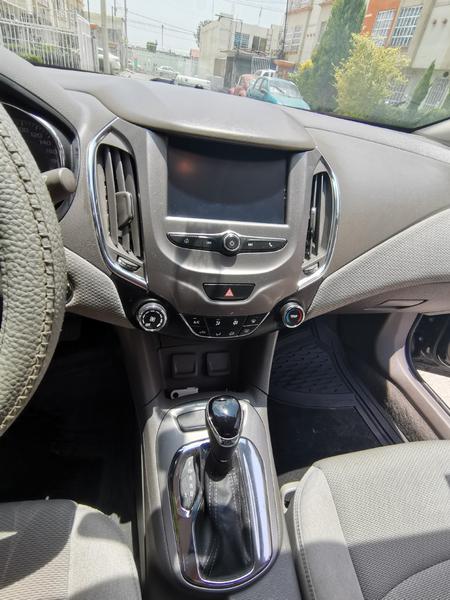 Chevrolet Cruze • 2017 • 12,100 km 4