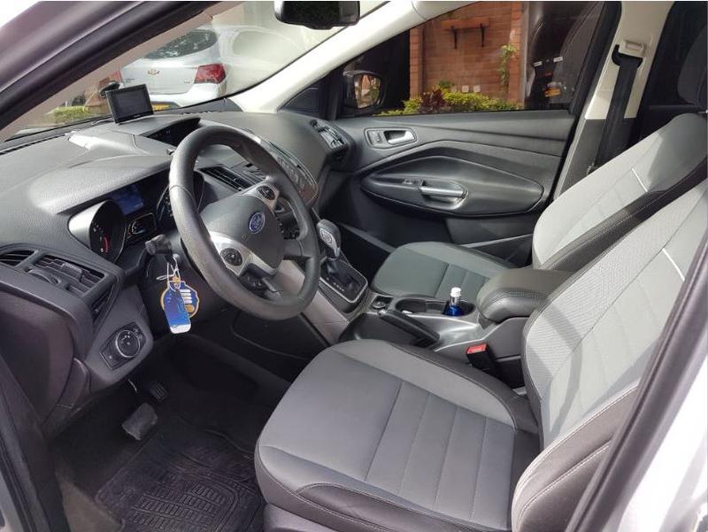 Ford Escape • 2013 • 107,000 km 6