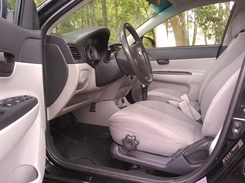 Dodge Attitude • 2009 • 141,000 km 4