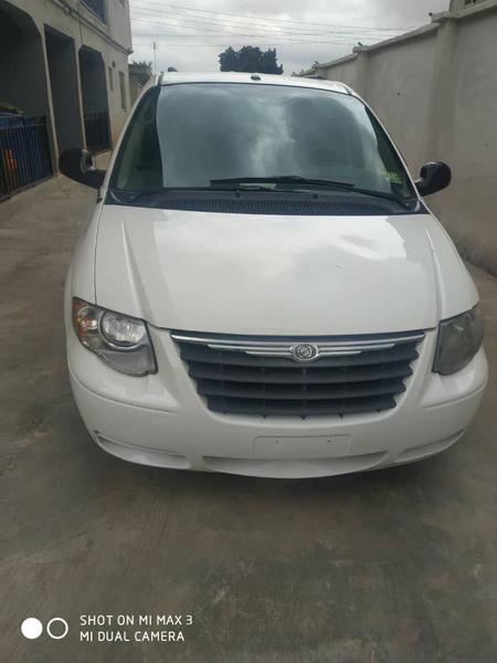 Chrysler Town & Country • 2007 • 28,000 km 4