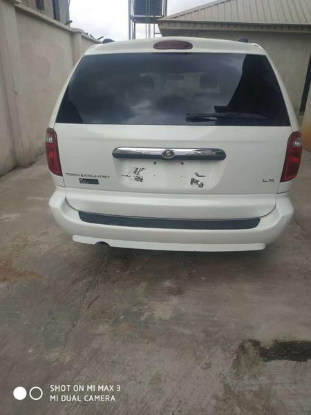 Chrysler Town & Country • 2007 • 28,000 km 3