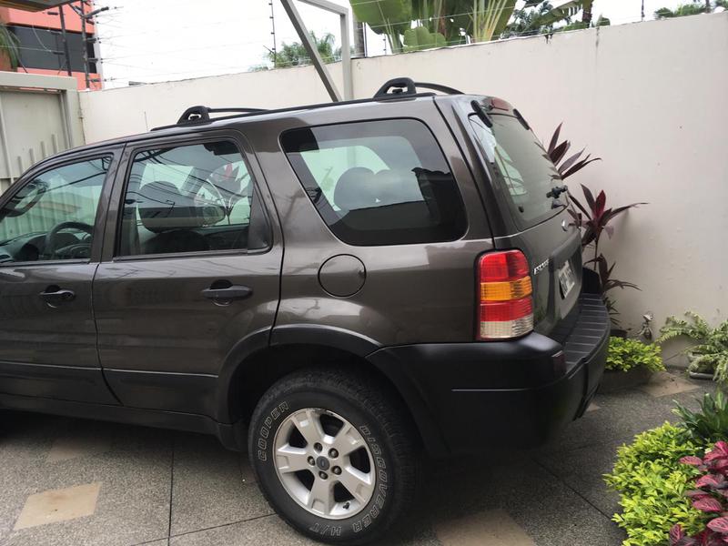 Ford Escape • 2006 • 157,000 km 2