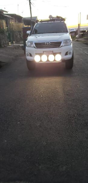 Toyota Hilux • 2014 • 100,000 km 2