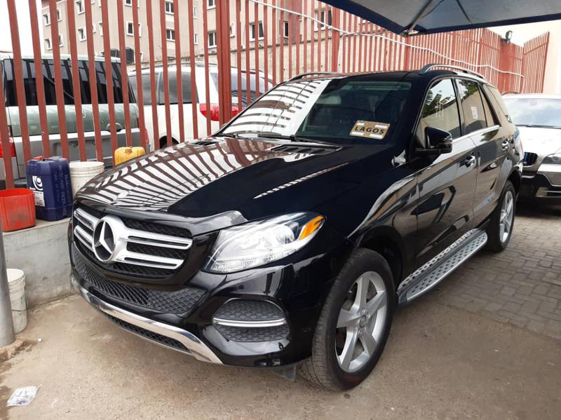 Mercedes-Benz  • 2016 • 45,000 km 3