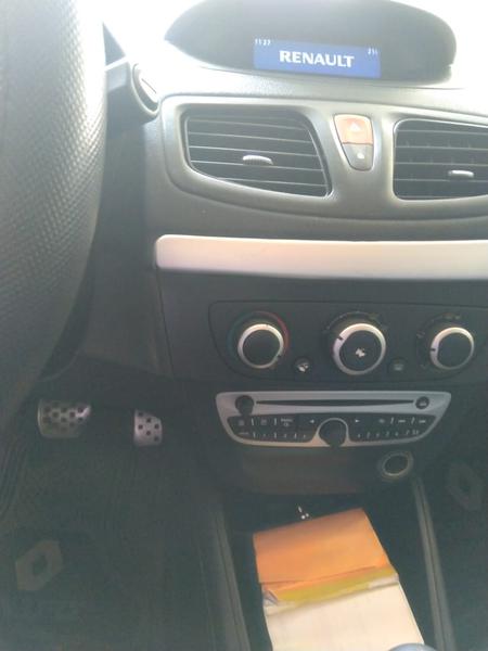 Renault Mégane • 2011 • 155,000 km 4