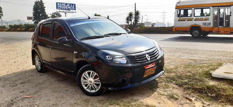 Renault 12 • 2012 • 94,000 km 6