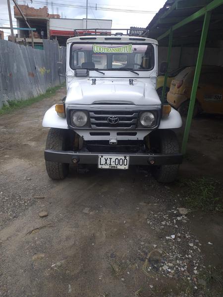Toyota Land Cruiser • 1981 • 0 km 6