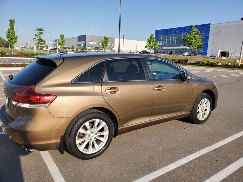 Toyota Avanza Veloz • 2013 • 6,000 km 2