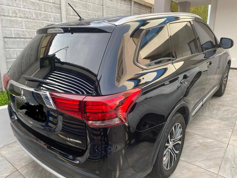 Mitsubishi Outlander • 2017 • 78,000 km 5