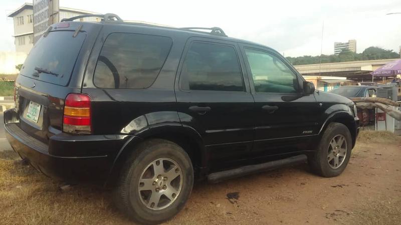 Ford Escape • 2004 • 60,000 km 3