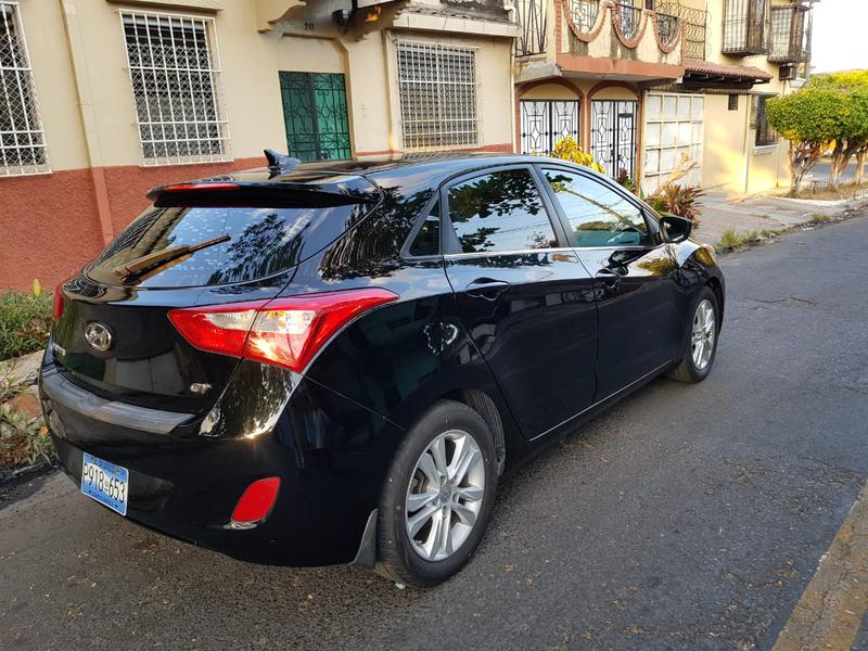 Hyundai Elantra • 2013 • 129,127 km 11