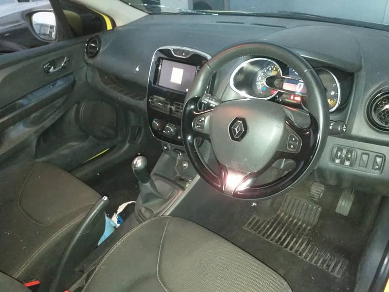 Acura ILX • 2014 • 87,000 km 3