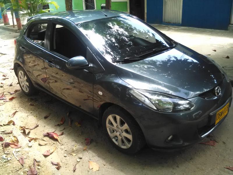 Mazda 2 • 2009 • 83,000 km 3