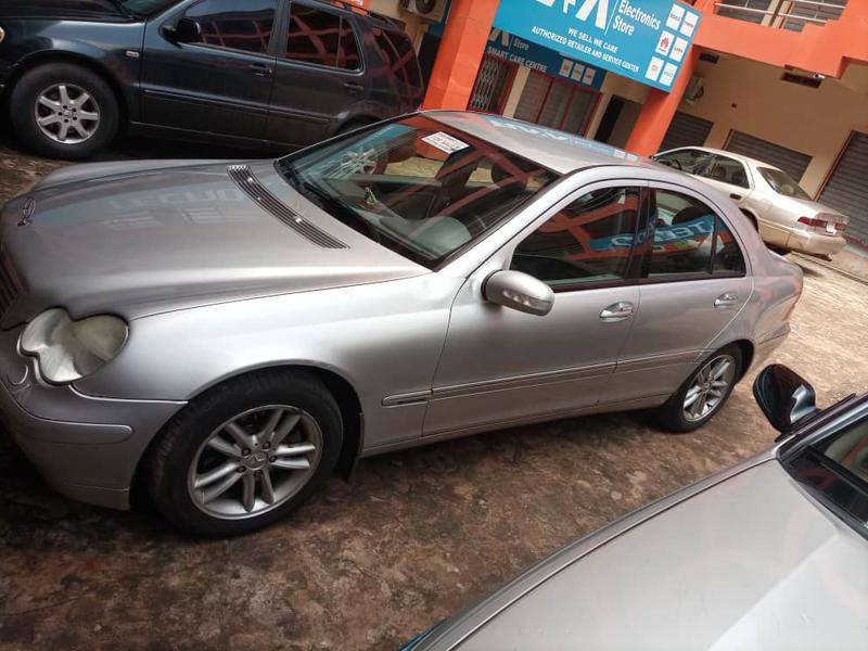 Mercedes-Benz C • 2005 • 500 km 2