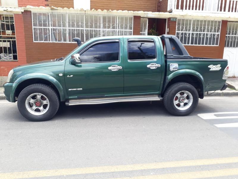 Chevrolet Luv • 2005 • 206,000 km 3