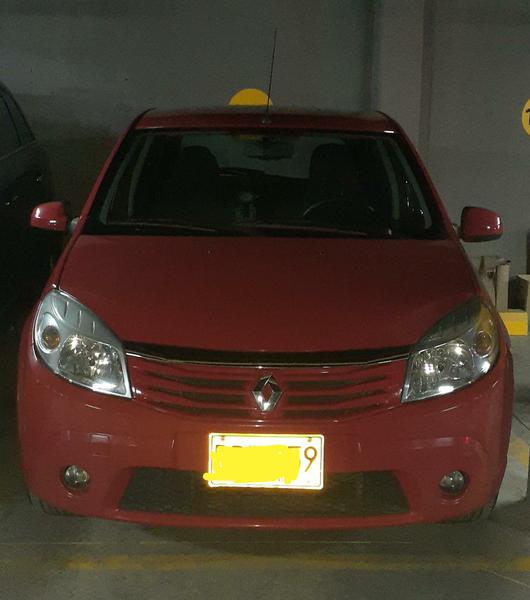 Renault Sandero • 2011 • 102,000 km 2