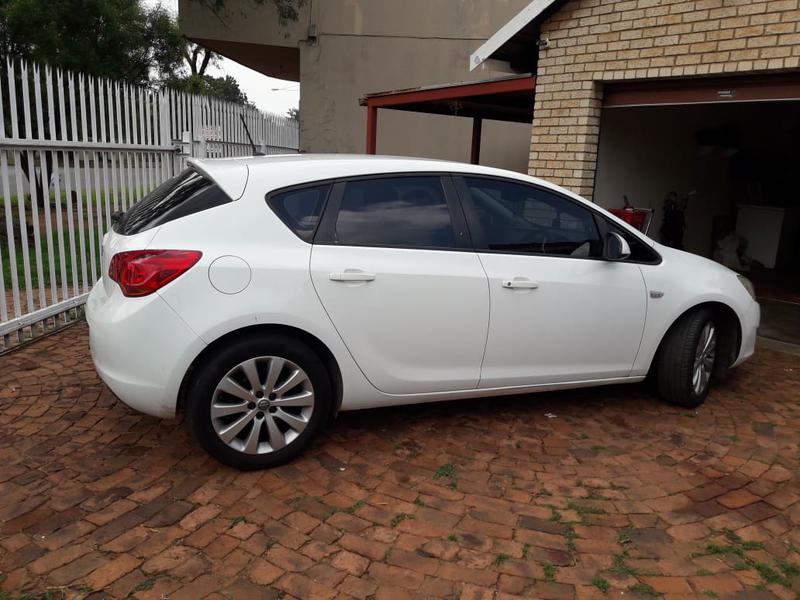 Opel Astra • 2011 • 175,000 km 1