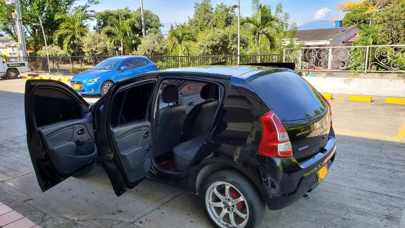 Renault Sandero • 2013 • 130,000 km 10