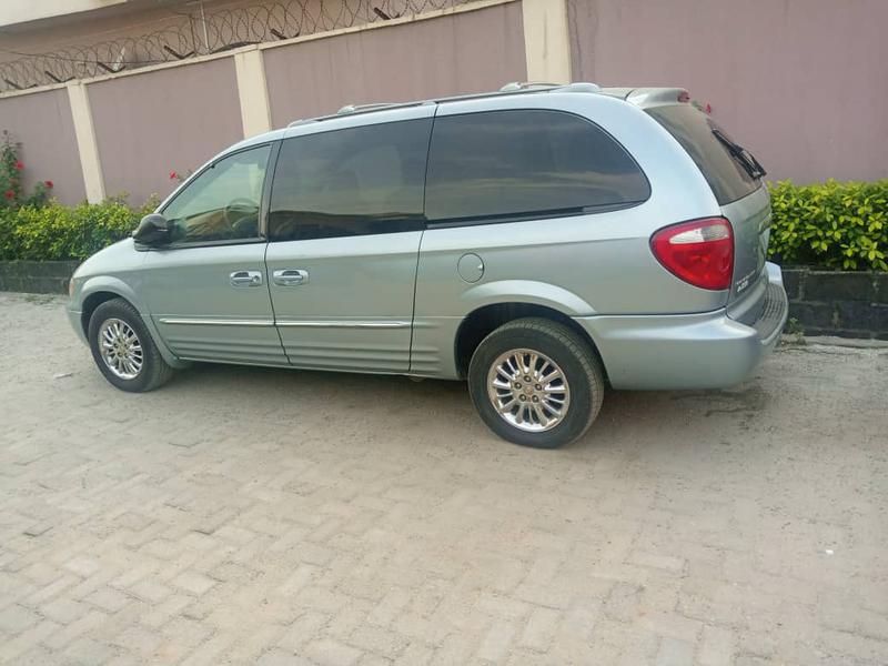 Chrysler Town & Country • 2003 • 163,650 km 3