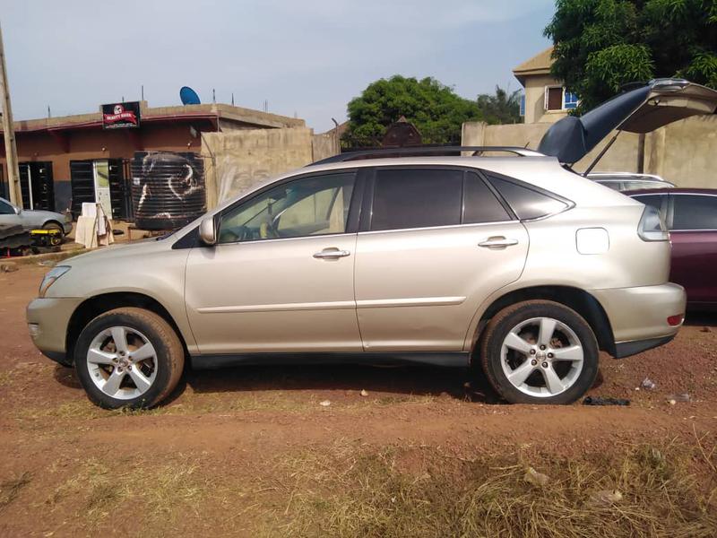 Lexus RX • 2005 • 2,215 km 1
