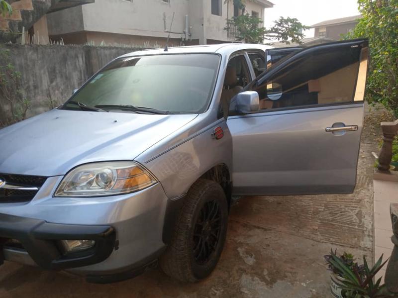 Acura MDX • 2005 • 170,000 km 11