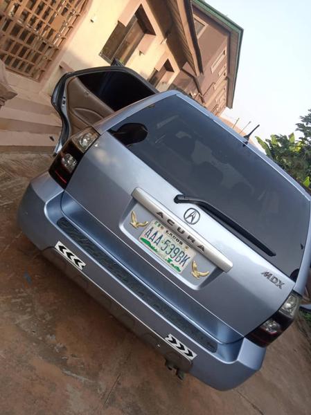 Acura MDX • 2005 • 170,000 km 10