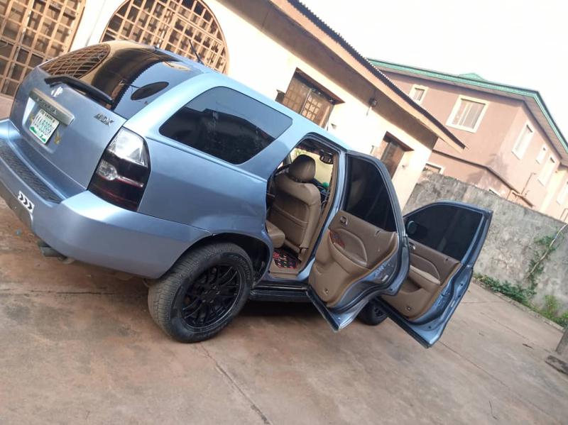 Acura MDX • 2005 • 170,000 km 6