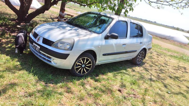 Renault  • 2004 • 270 km 2