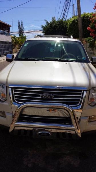 Ford Explorer • 2006 • 250,000 km 4