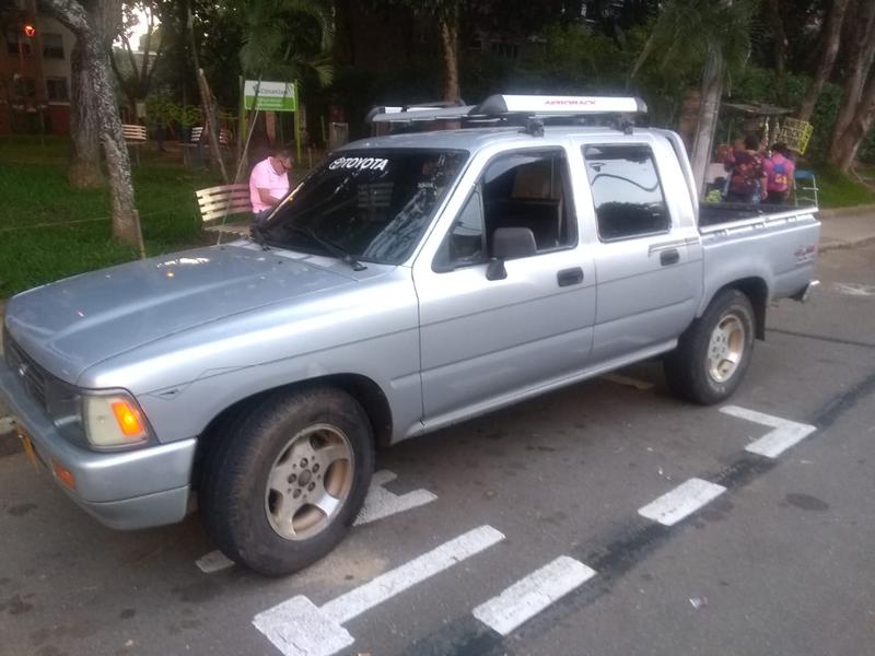 Toyota Hilux • 1995 • 120,000 km 3