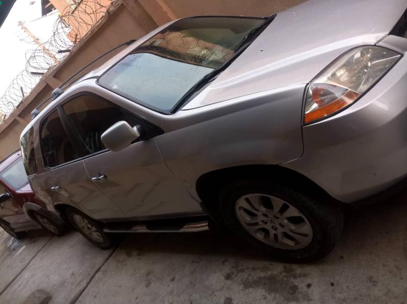 Acura MDX • 2005 • 185,000 km 5