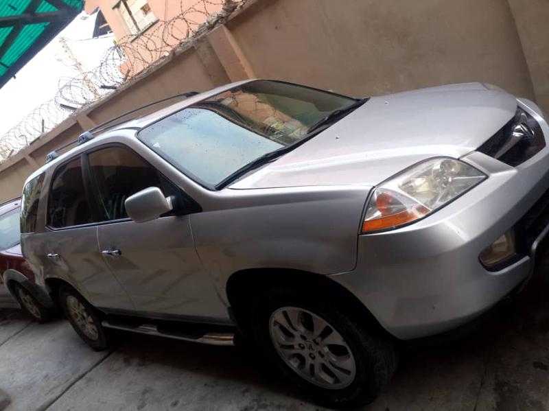 Acura MDX • 2005 • 185,000 km 4