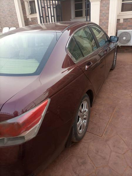 Honda Accord • 2009 • 186,000 km 3